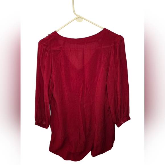 Vanessa Virginia Anthropologie Red V Neck Pintuck Button Blouse Top Size 6 - Picture 2 of 4